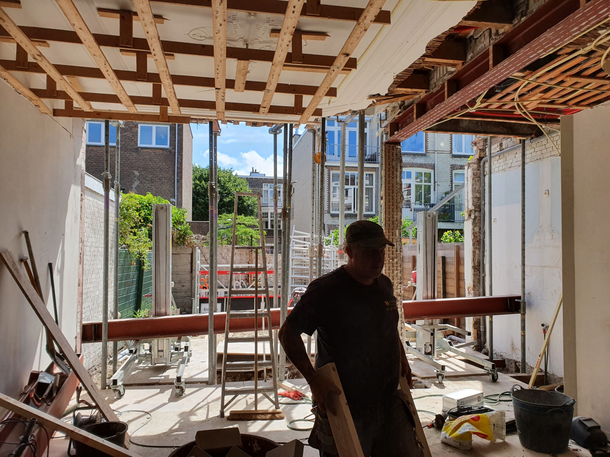 Verbouwing beverningkstraat te Den Haag - na renovatie foto 11 | aanbouw door Leroy the Builder