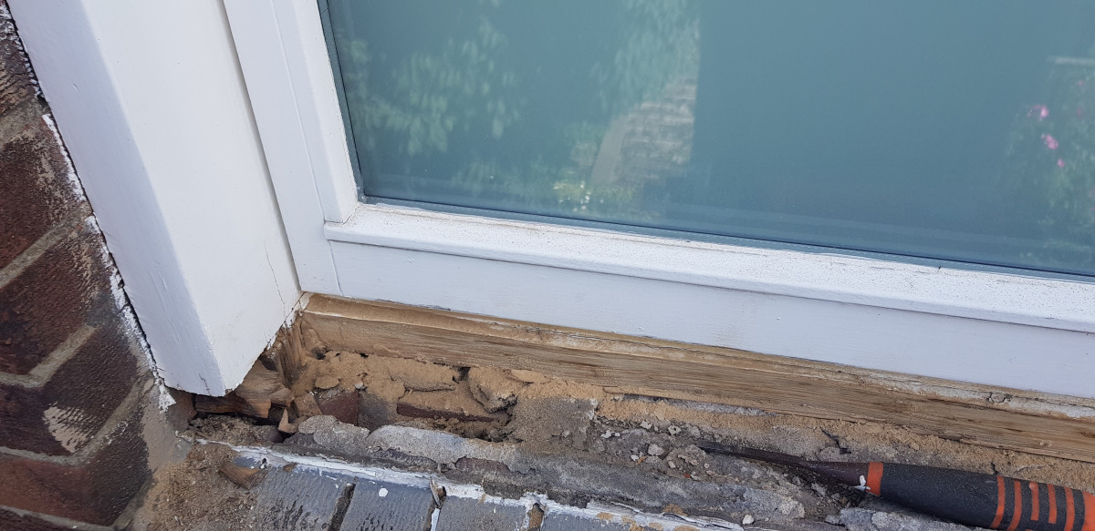 Verscheidene houtrot en houtherstel werkzaamheden. - voor renovatie foto 3 | Oude situatie