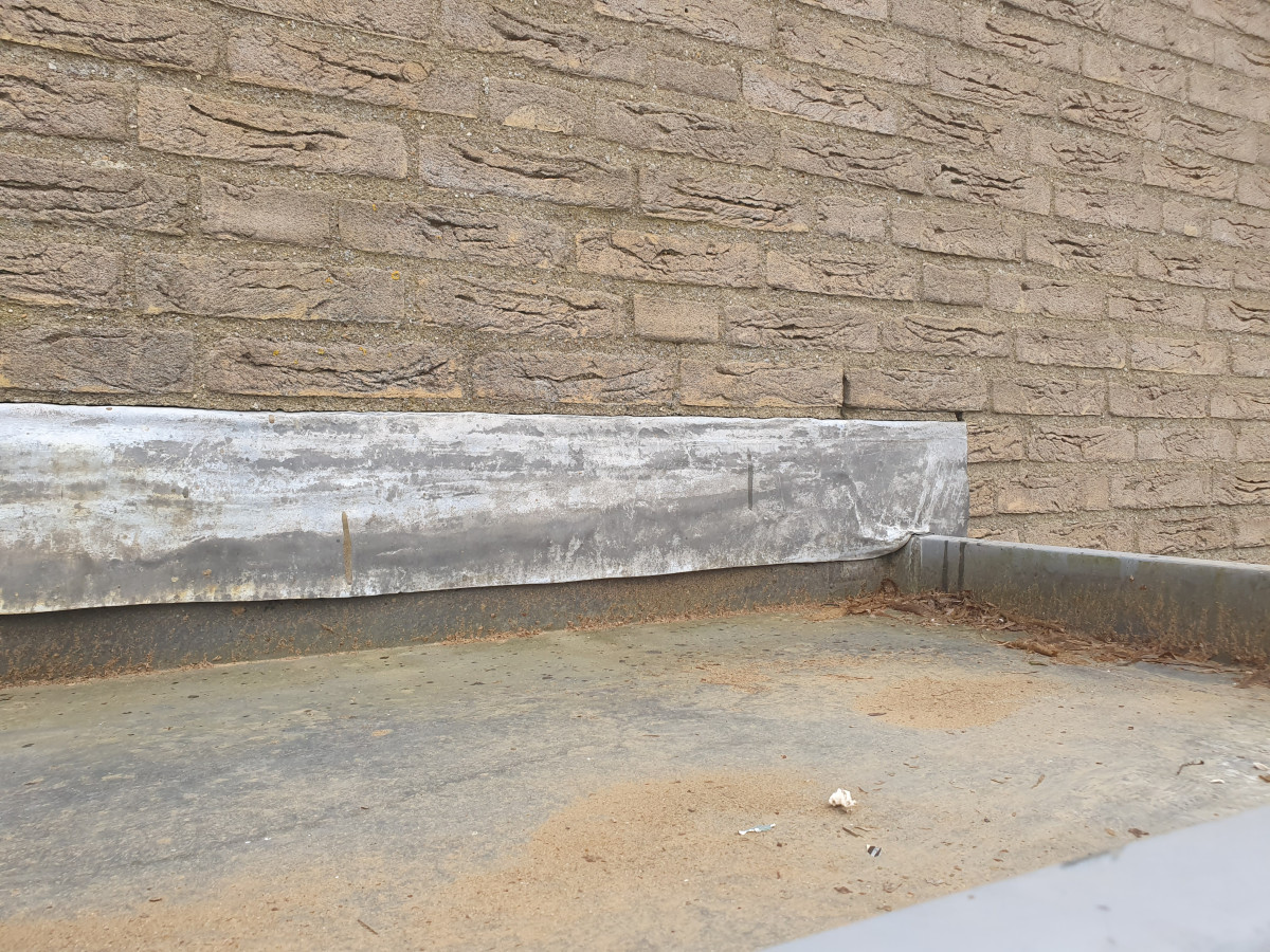 Verscheidene houtrot en houtherstel werkzaamheden. - voor renovatie foto 4 | Oude situatie