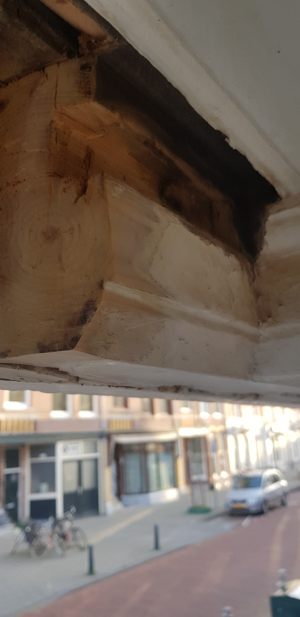Verscheidene houtrot en houtherstel werkzaamheden. - voor renovatie foto 11 | Oude situatie