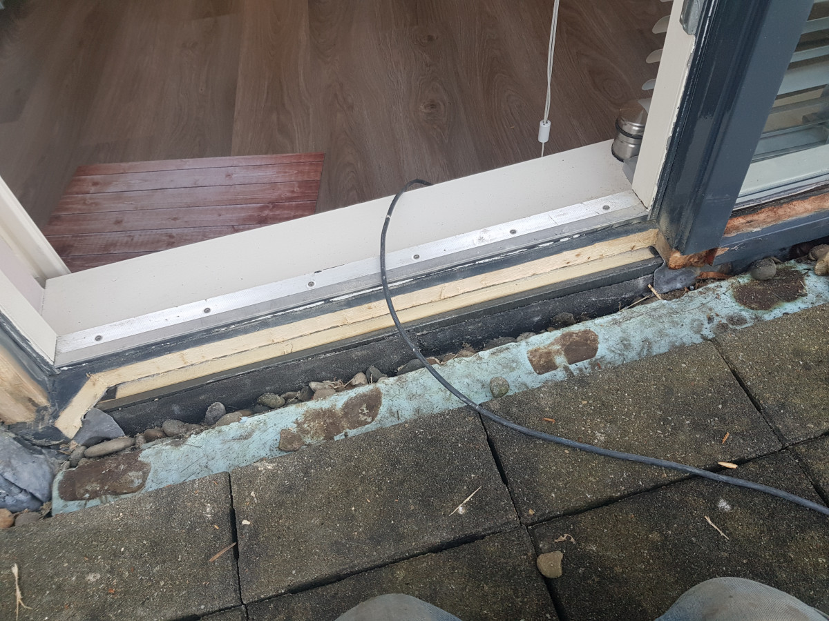 Verscheidene houtrot en houtherstel werkzaamheden. - voor renovatie foto 13 | Oude situatie