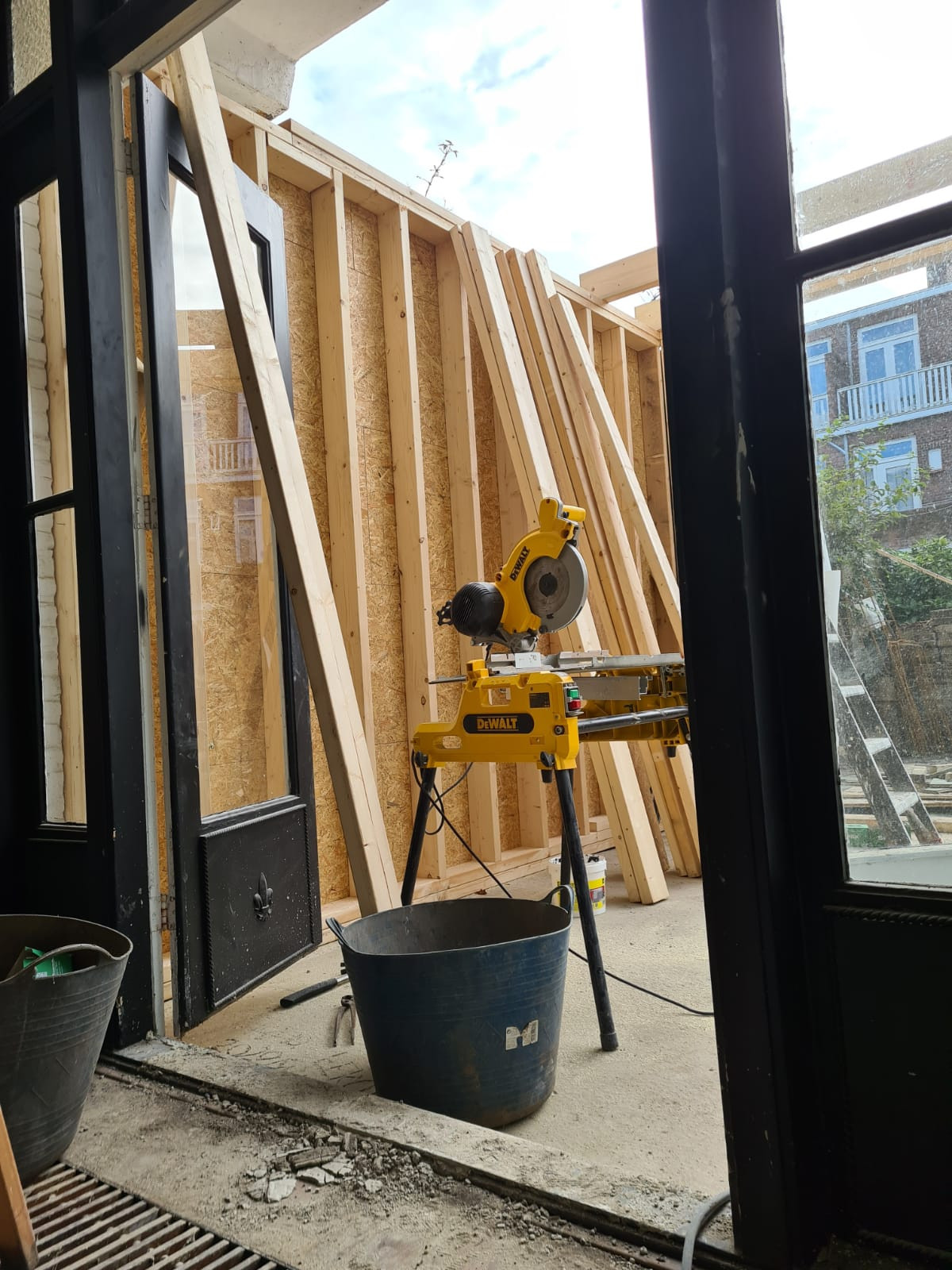 Perenstraat te Den Haag - na renovatie foto 8 | aanbouw door Leroy the Builder