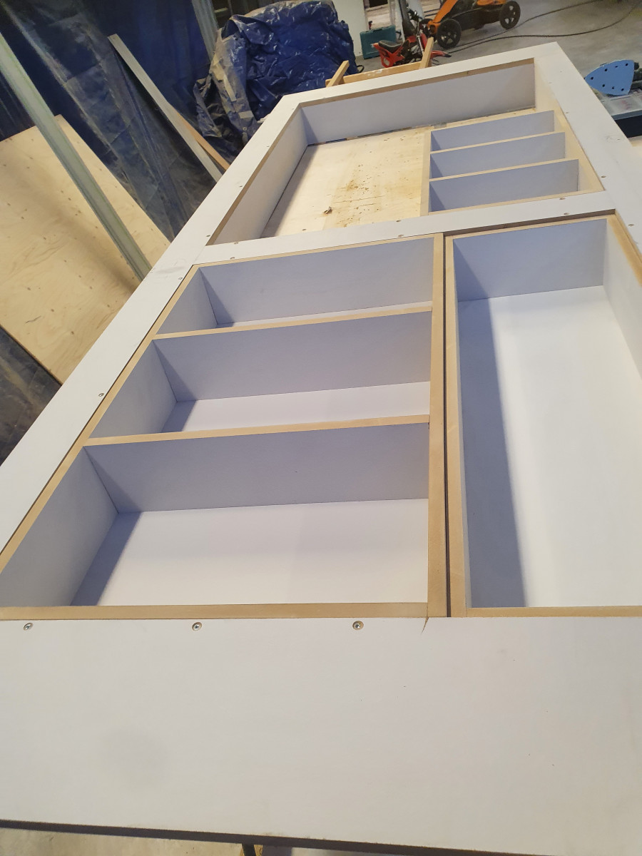 Radiator kasten en kasten op maat. - na renovatie foto 4 | renovatie door Leroy the Builder