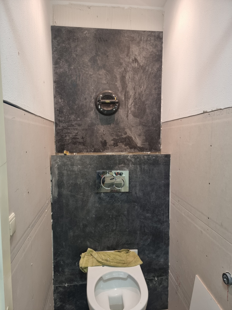Nieuwe gerenoveerde toiletten - na renovatie foto 3 | renovatie door Leroy the Builder