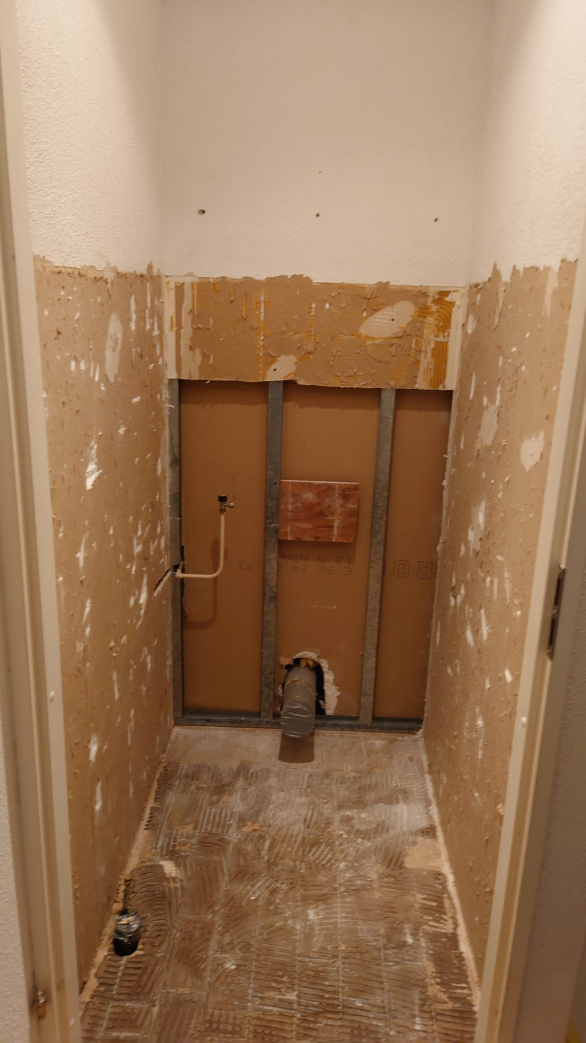 Nieuwe gerenoveerde toiletten - na renovatie foto 7 | renovatie door Leroy the Builder