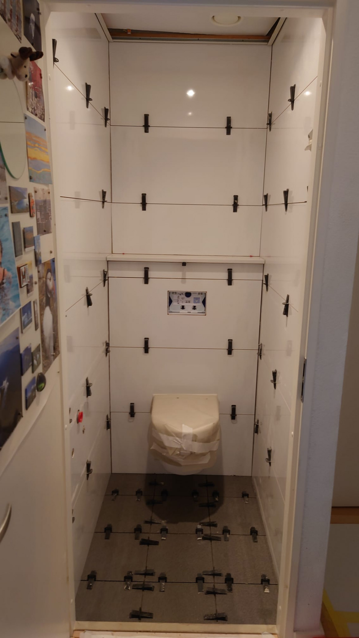 Nieuwe gerenoveerde toiletten - na renovatie foto 8 | renovatie door Leroy the Builder