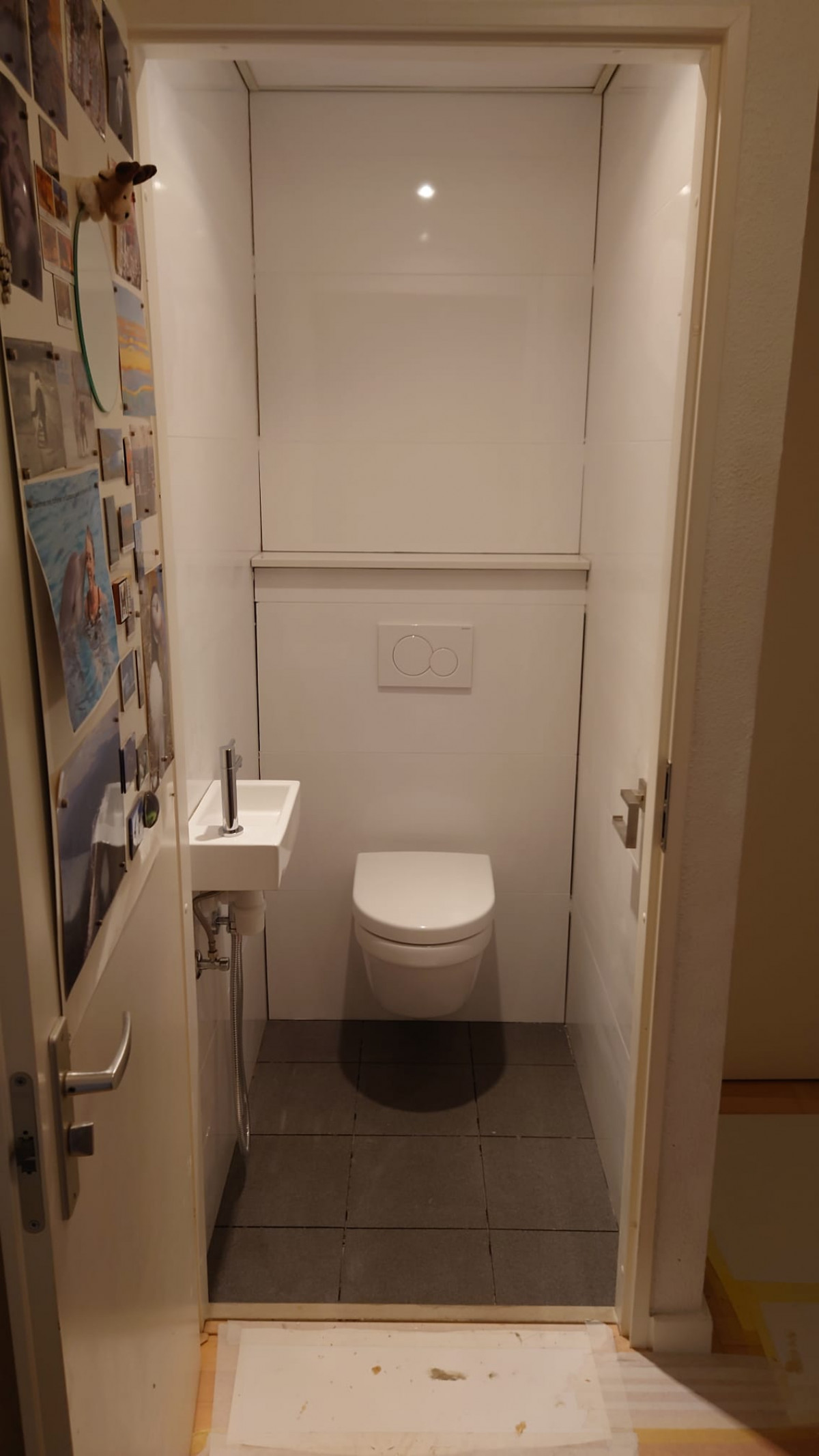 Nieuwe gerenoveerde toiletten - na renovatie foto 10 | renovatie door Leroy the Builder