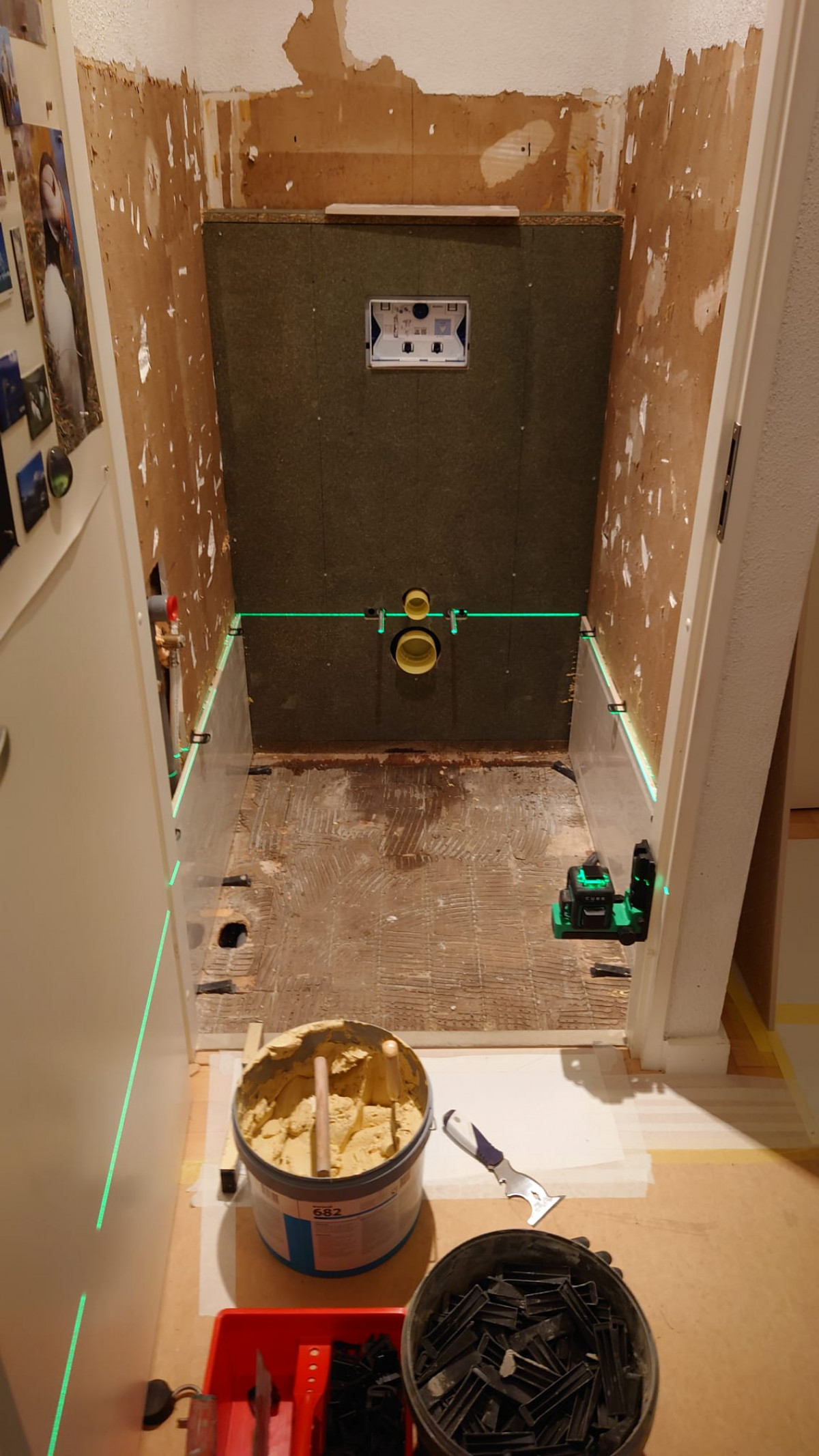 Nieuwe gerenoveerde toiletten - na renovatie foto 11 | renovatie door Leroy the Builder