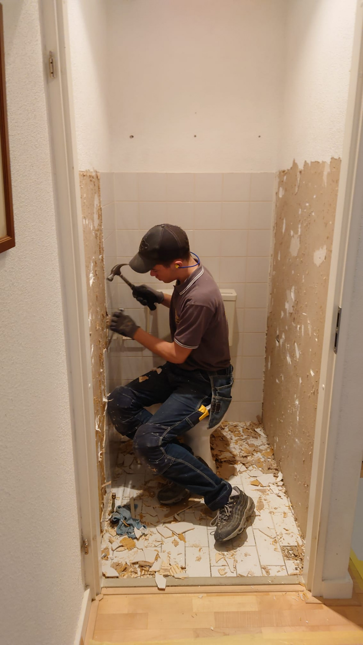 Nieuwe gerenoveerde toiletten - na renovatie foto 15 | renovatie door Leroy the Builder