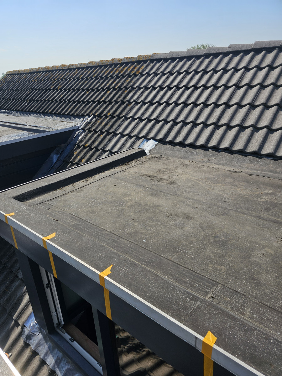 Dakkapel - halve dakopbouw - na renovatie foto 8 | renovatie door Leroy the Builder